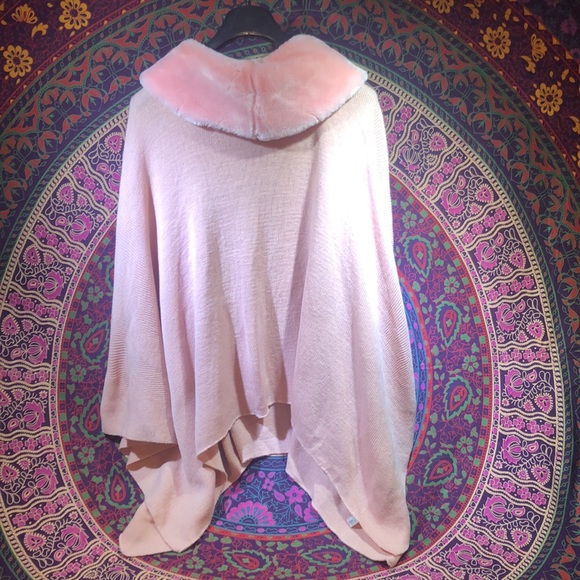 Pink faux fur collar sweater poncho - Picture 2 of 2